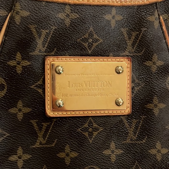 Louis Vuitton Purse - Picture 5 of 13